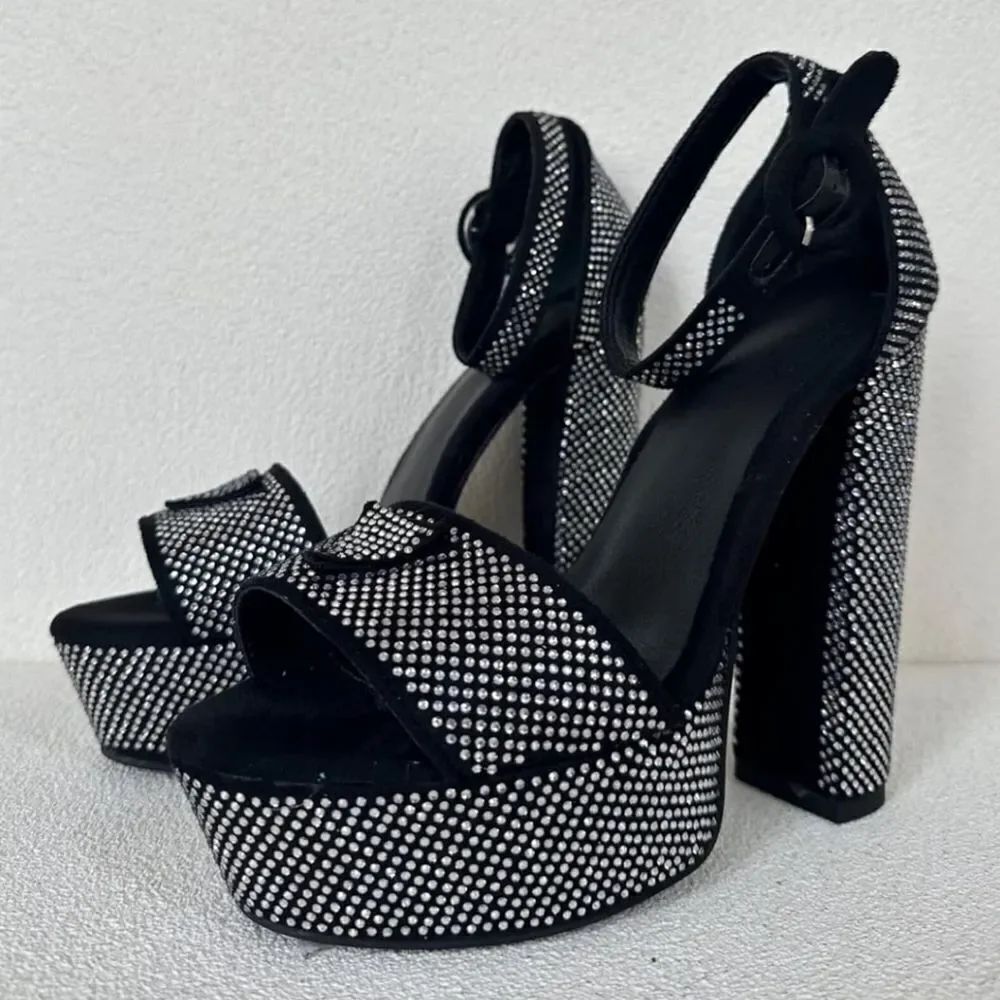 BRAND NEW OLIVIA JOHNSON CHUNKY PLATFORM ANKLE HIGH HEELED SANDALS